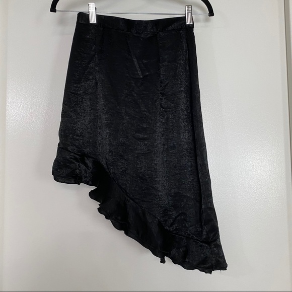 🌟Boohoo NWT Satin Asymmetric Ruffle Skirt Size 4 - Picture 6 of 8